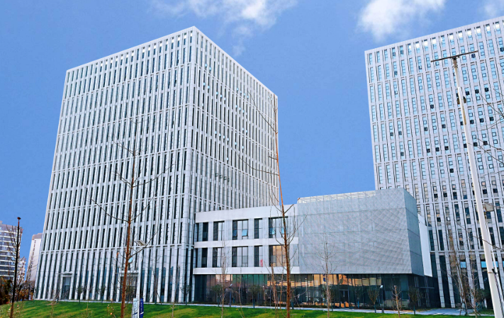 2025美妆日化供应链趋势：雅泽商贸解读批发零售融合新路径
